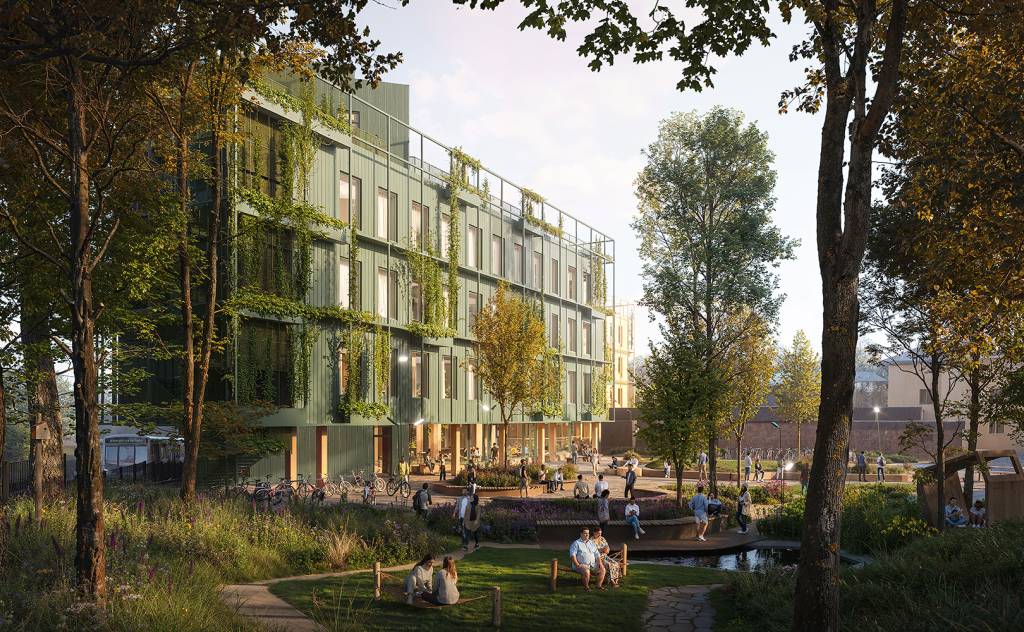 Det nye VID-bygget med begrønnet fasade, sett fra parken i skumringen.